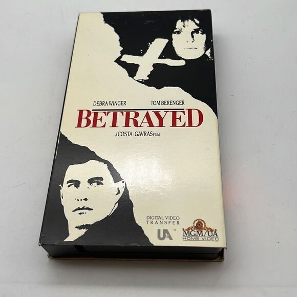 Betrayed‎ (1988) VHS - Tom Berenger, Debra Winger Thriller - Picture 1 of 3